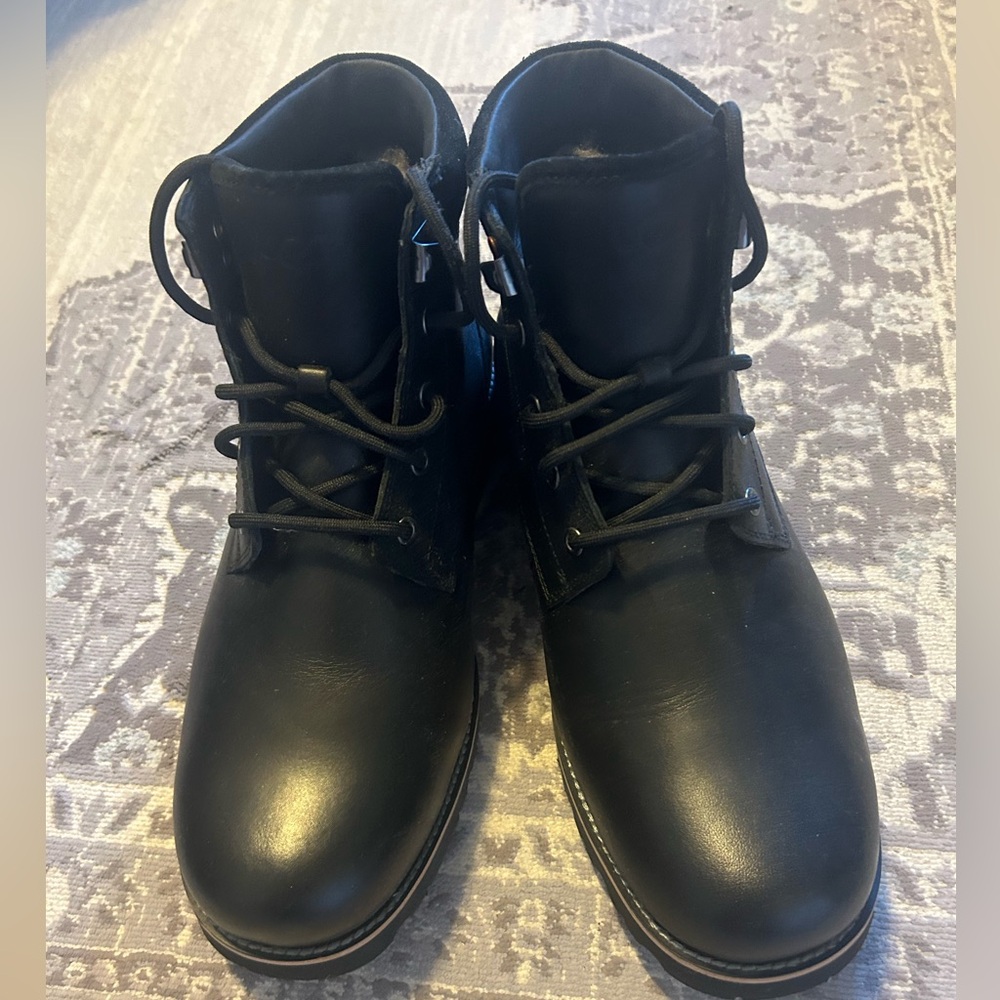 Mens Uggs Size 11 waterproof black boots